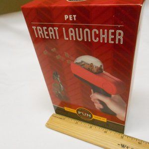 NIB Pet Treat Launcher Original fun Way to Reward Your pets great 🎄🎁🐶 NEW